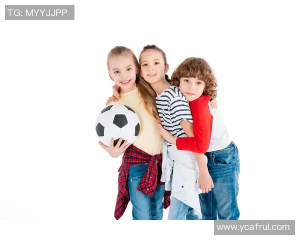 足球明星与孩子们的温馨瞬间分享亲子时光的快乐与感动